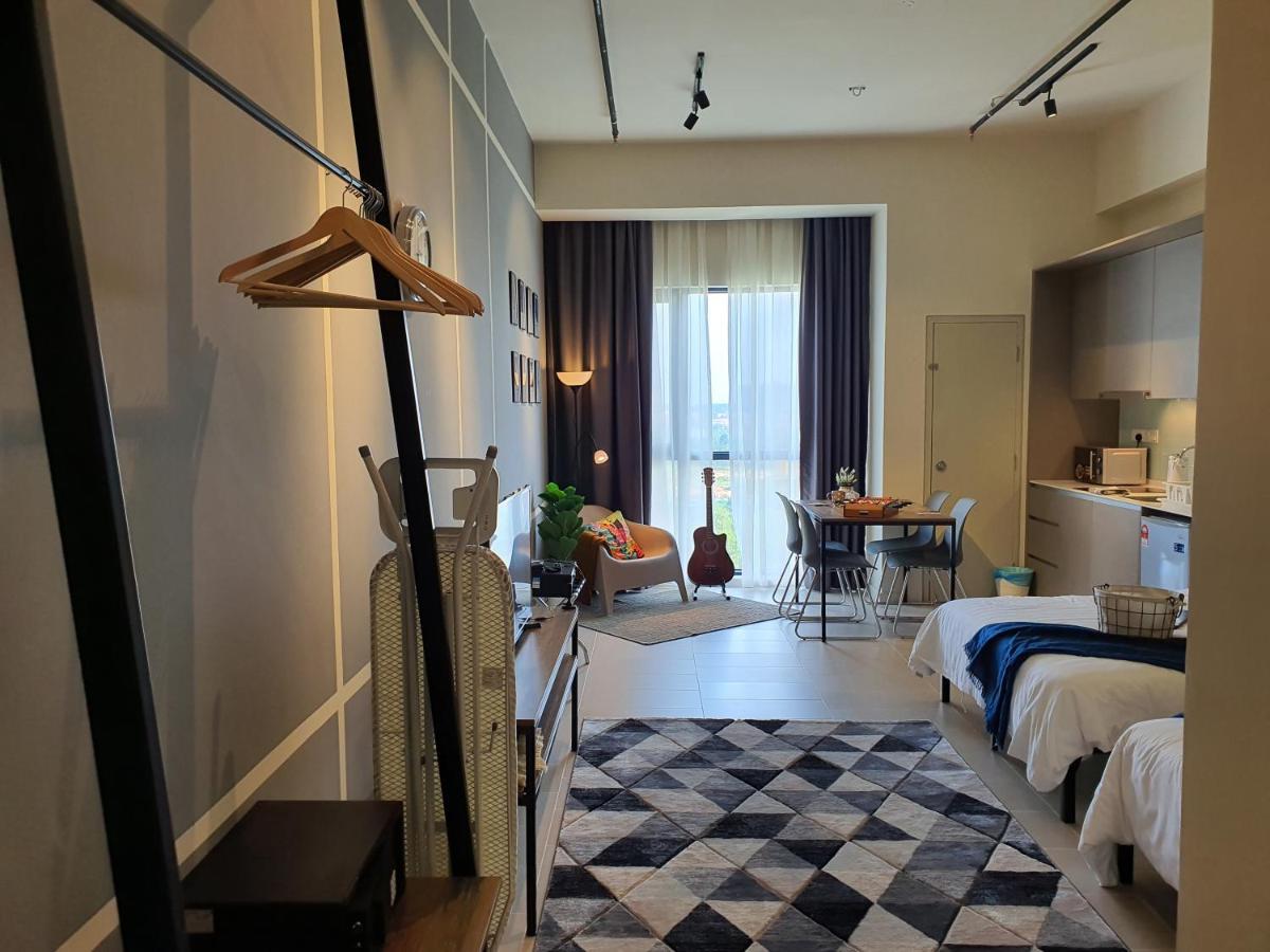 The Perfect Getaway @ Tamarind Suites, Netflix 300Mbps Сайберджая Экстерьер фото