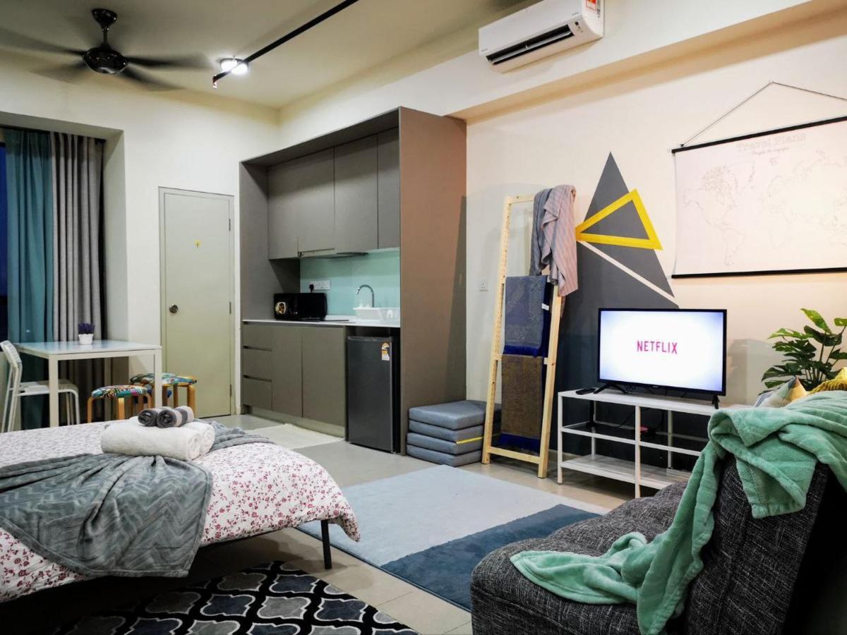 The Perfect Getaway @ Tamarind Suites, Netflix 300Mbps Сайберджая Экстерьер фото