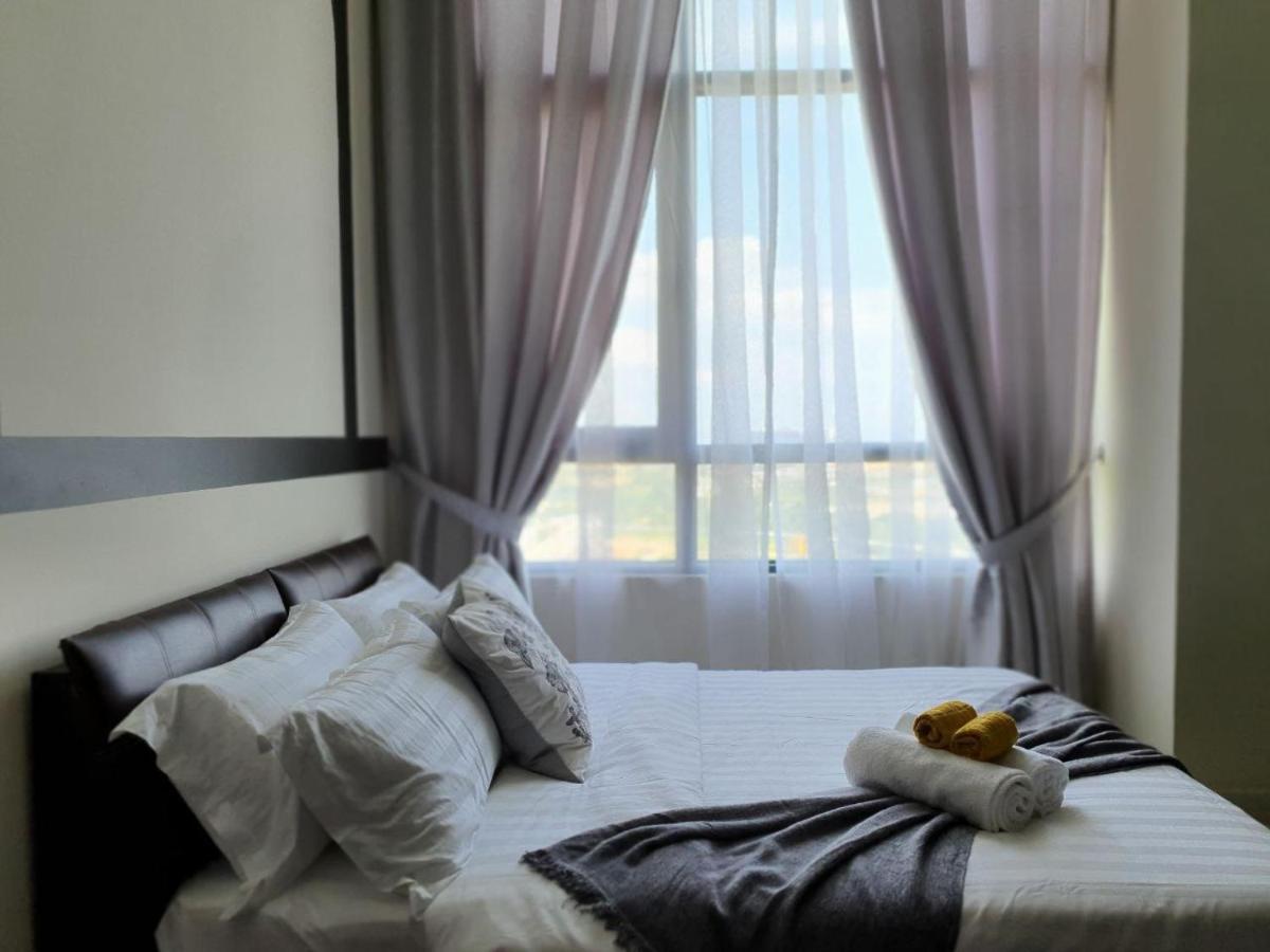 The Perfect Getaway @ Tamarind Suites, Netflix 300Mbps Сайберджая Экстерьер фото