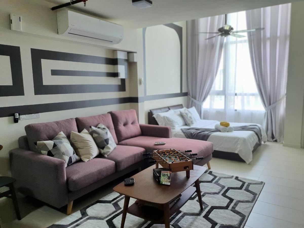 The Perfect Getaway @ Tamarind Suites, Netflix 300Mbps Сайберджая Экстерьер фото